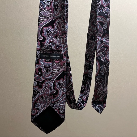 Express Tie - Mauve & Black Paisley - EUC - Picture 4 of 10